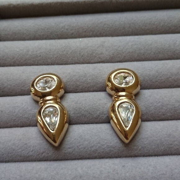 Swarovski Clear Crystal Teardrop shape gold tone pierced earrings - Picture 8 of 9